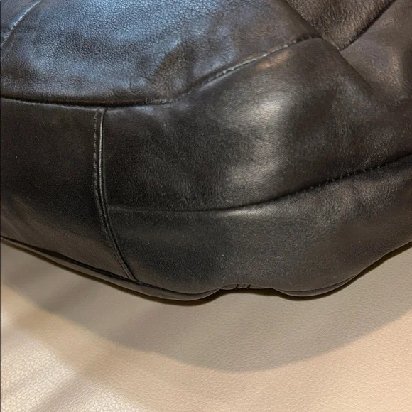 Coach Lynn Soho Leather w/ Patent Trim Black Shoulder Bag EUC - Picture 8 of 10